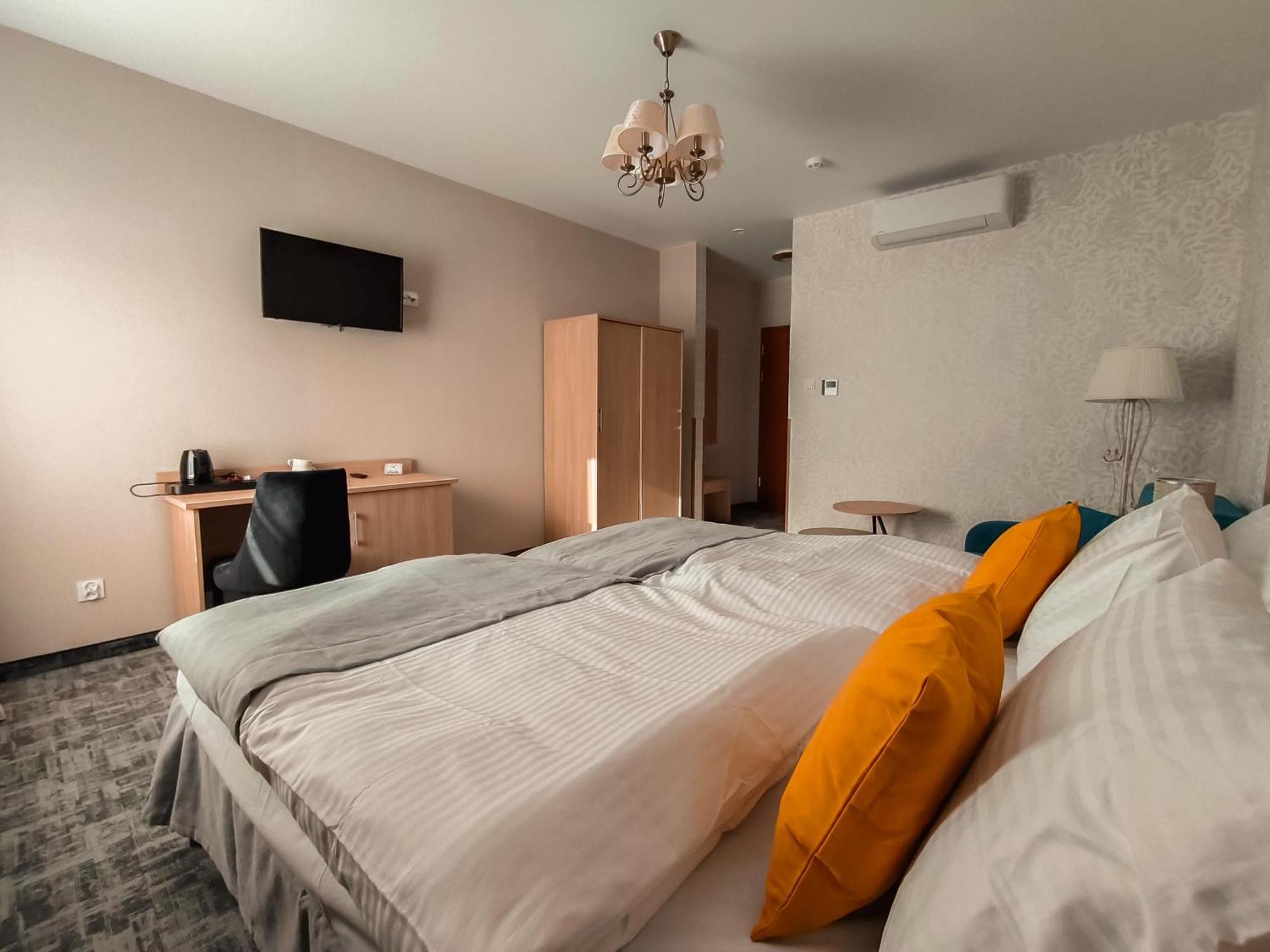Sztuka Smaku - Restauracja I Hotelik Świdnica Extérieur photo